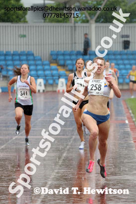 Senior womens 1500 metres, Northern Championships, Sport City, Manchester. Photo: David T. Hewitson/Sports for All Pics